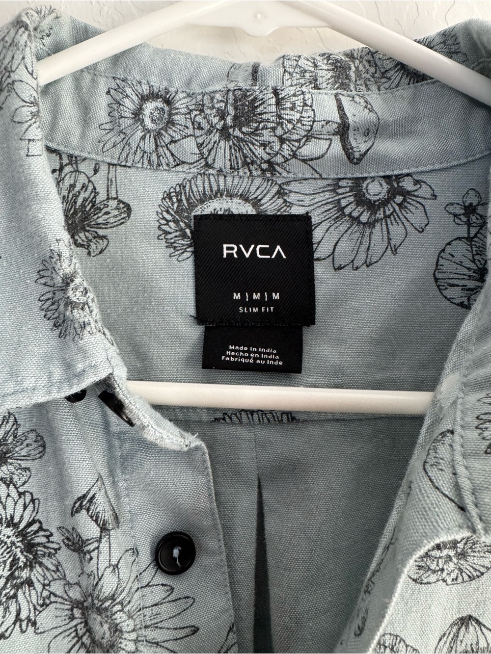 NWOT! Men’s RVCA Pale Blue Short-Sleeve Floral & Mushroom Button-Down Shirt - Picture 4 of 4